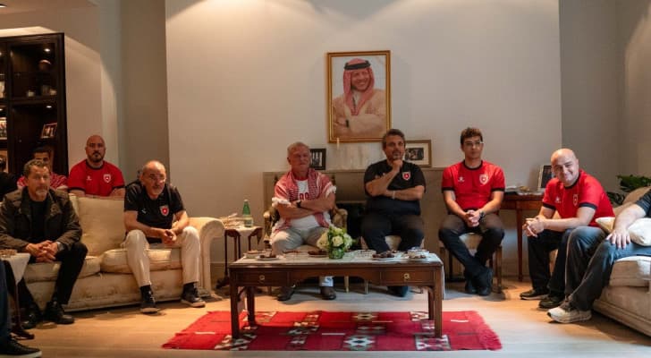 الأردن وعمان: لقطات لجلالة الملك وهو يتابع المباراة من لندن!