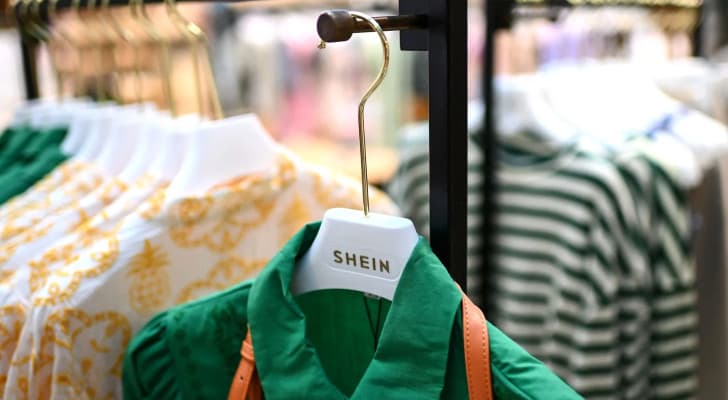 تحقيق بيئي يورط "شي إن".. مواد سامة في الملابس وتجاوزات صادمة!