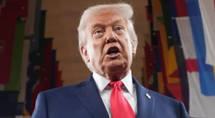 دونالد ترامب يتجاهل نقاشا سياسيا مهما وينتقد أحذية الحضور!